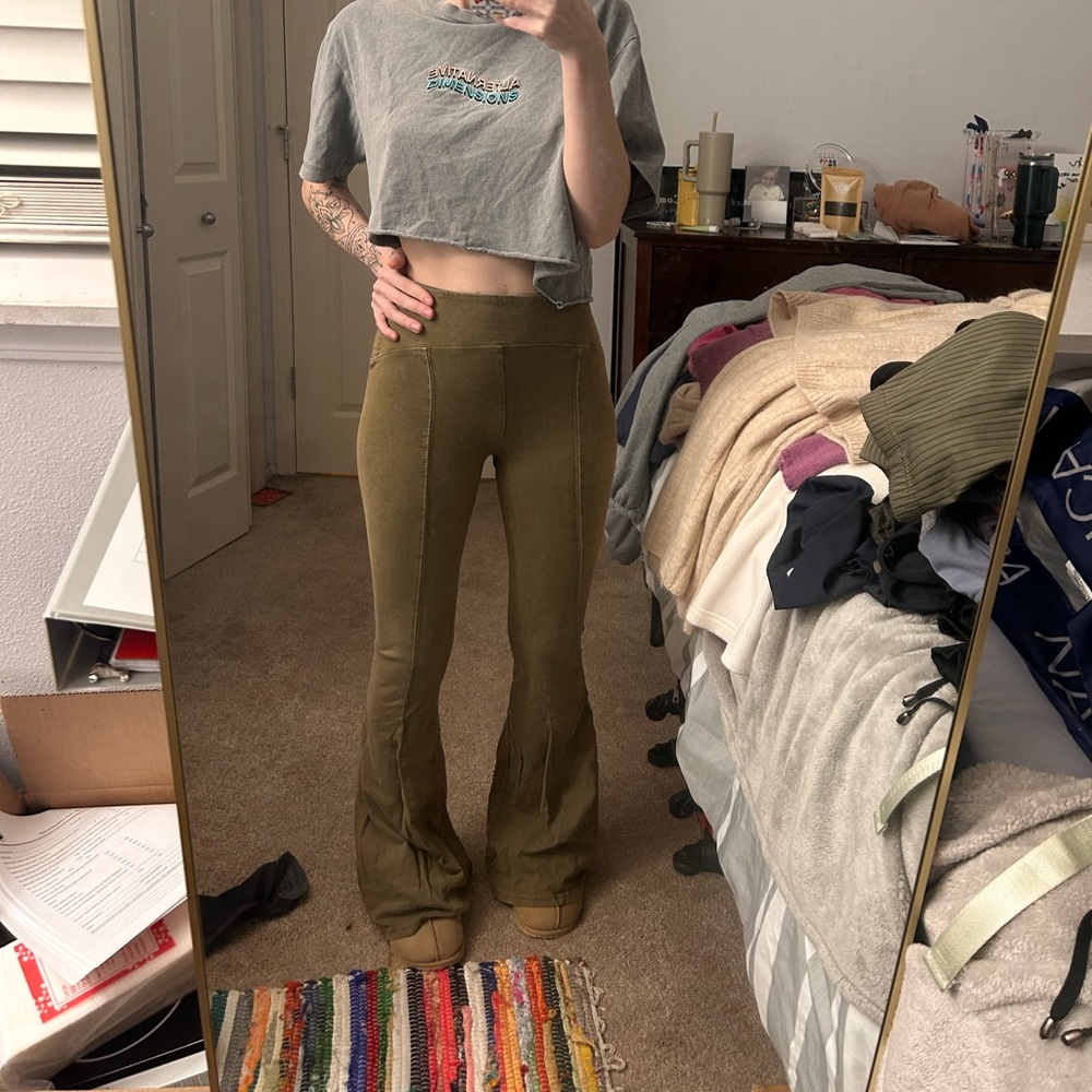 URBAN OUTFITTERS FLARE LEGGINGS